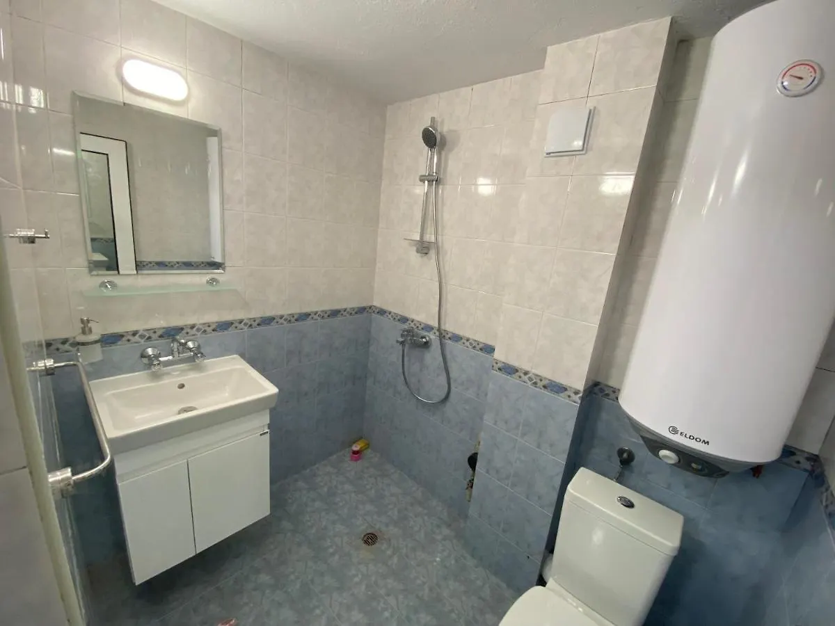 Centrally Located Apartment In Warna