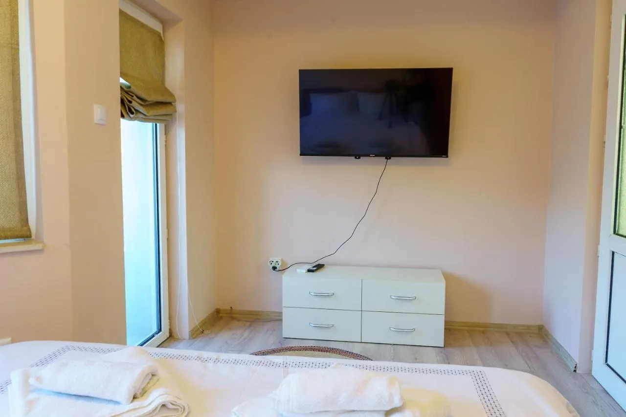 Centrally Located Apartment In Warna