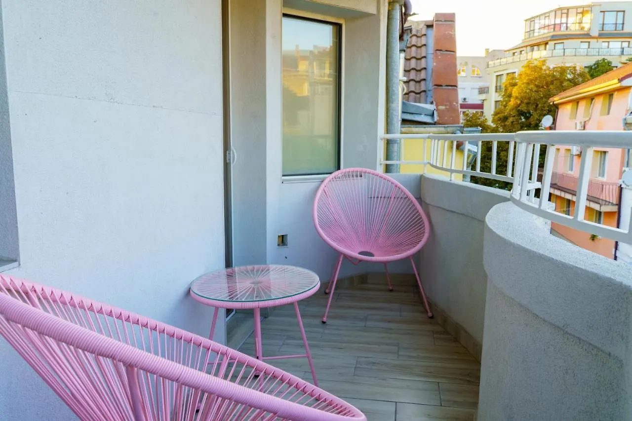 Centrally Located Apartment In Warna