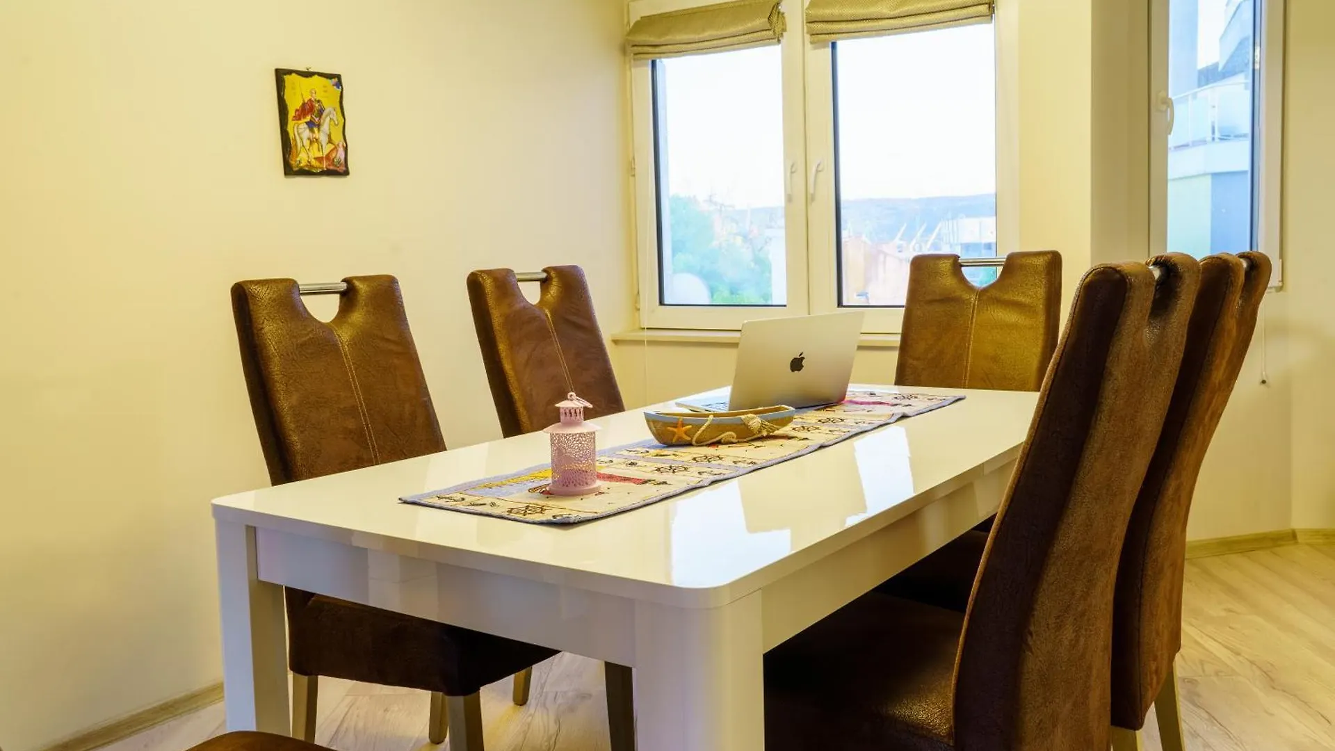 Centrally Located Apartment In Warna